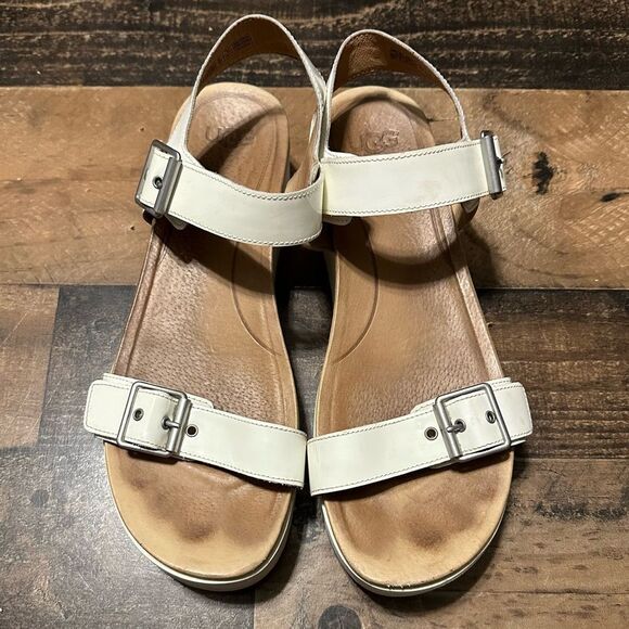UGG Angie Sandal - Picture 4 of 8